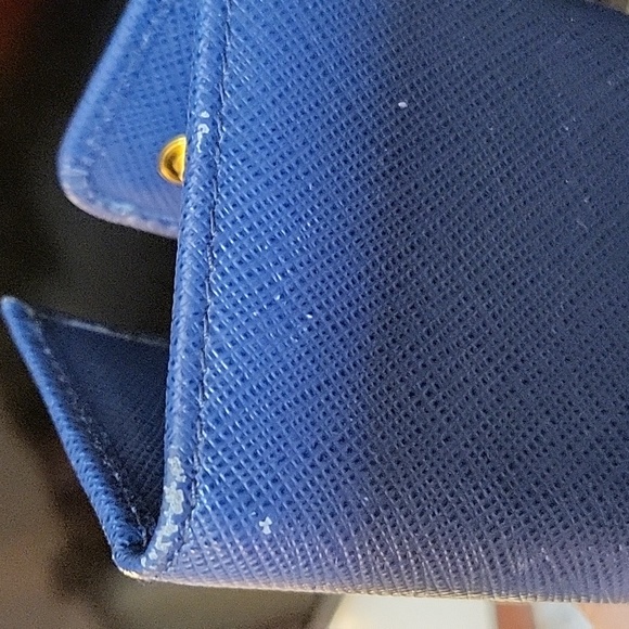 Authentic Prada Bow and Ribbon Key Card Case in Saffiano Leather - Picture 9 of 17